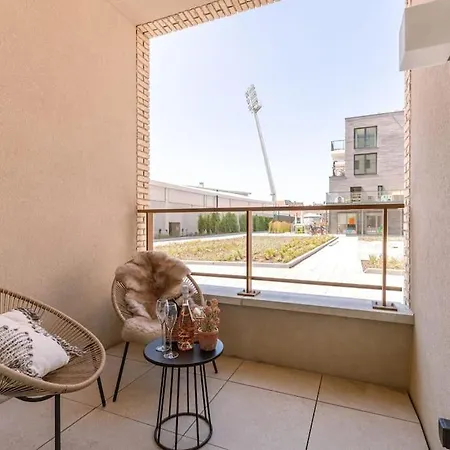 아파트 Stylish 1br At Prime Location