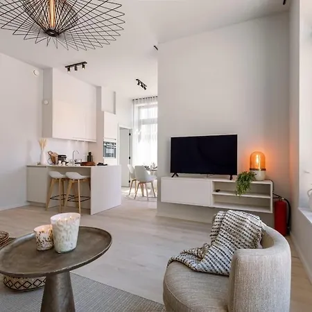 Stylish 1br At Prime Location 아파트