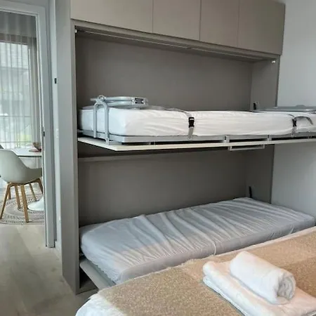 아파트 Stylish 1br At Prime Location